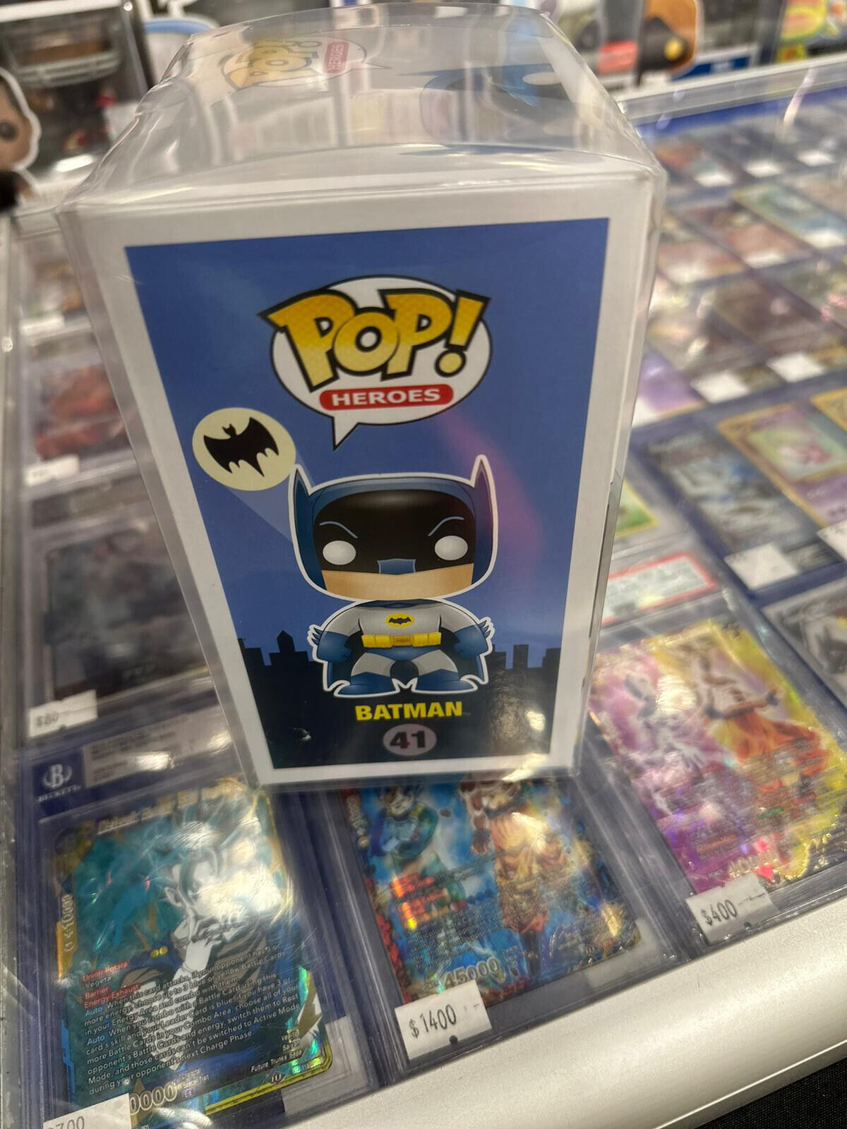 Funko Pop! Heroes: Batman (Alamo City Exclusive) w Protector
