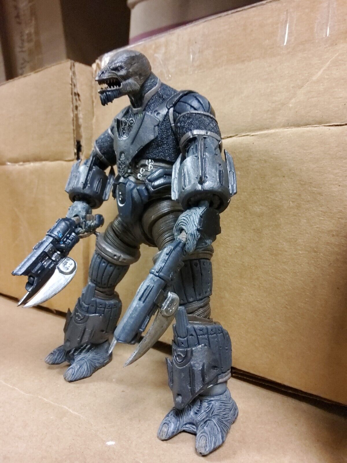 Halo 3 Brute Stalker Action Figure w/ Guns - McFarlane Toys 2008