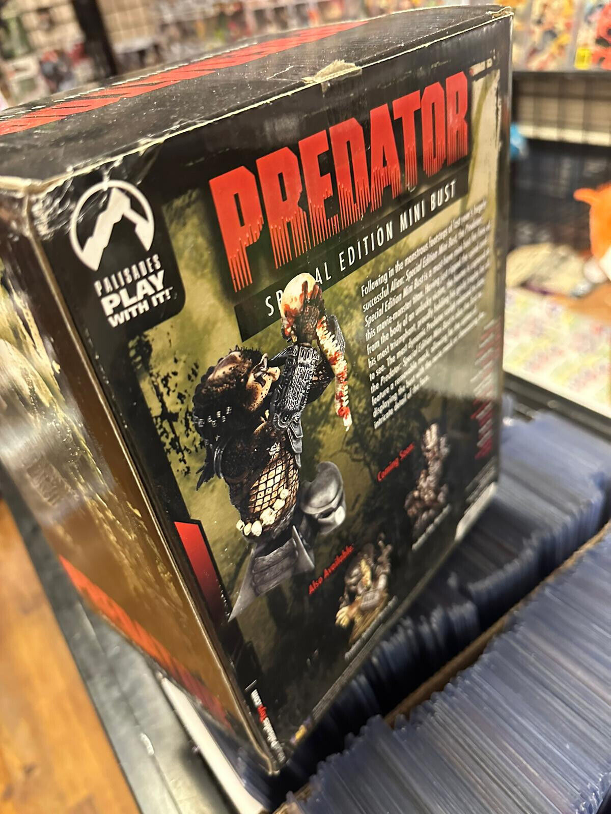 PREDATOR Defeated Polystone Mini Bust By Palisades Toys