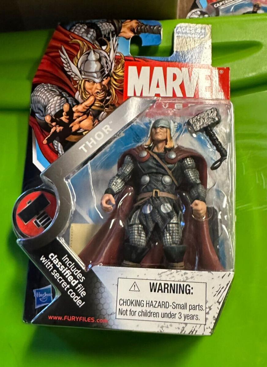 Marvel Universe: Thor includes classified file with secret code Action Figure
